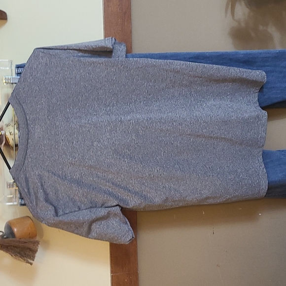 Gray Men's Superman Tshirt Size S - Picture 4 of 4